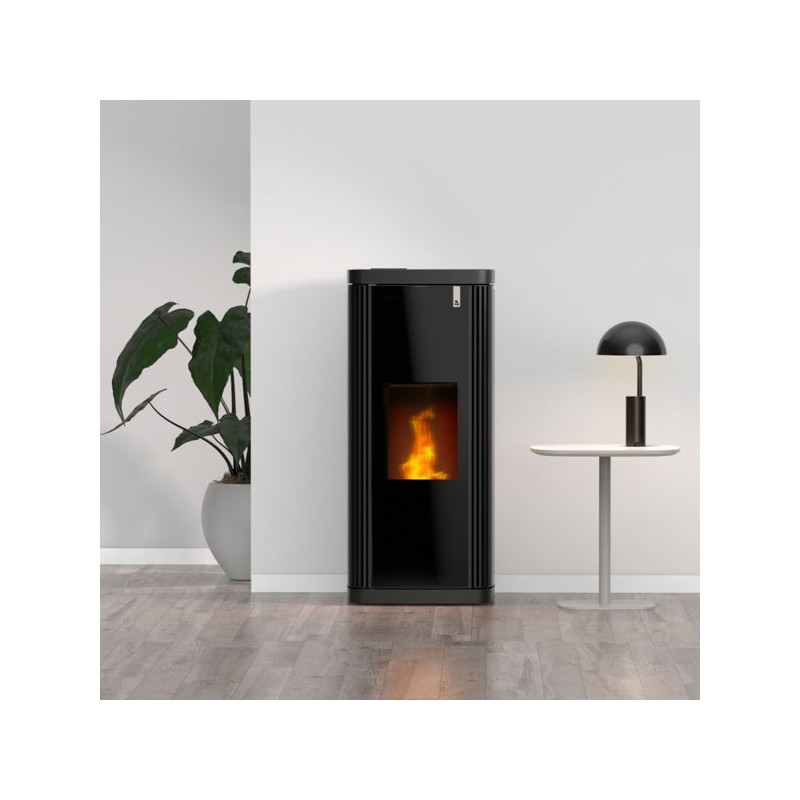 stufa a multicombustibile girolami vert 122 kw in acciaio colore nero con top in maiolica ad aria