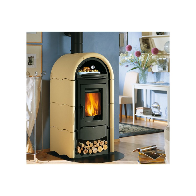 stufa a legna la nordica extraflame stefany forno bii 106 kw in ghisa con maiolica pergamena ad aria